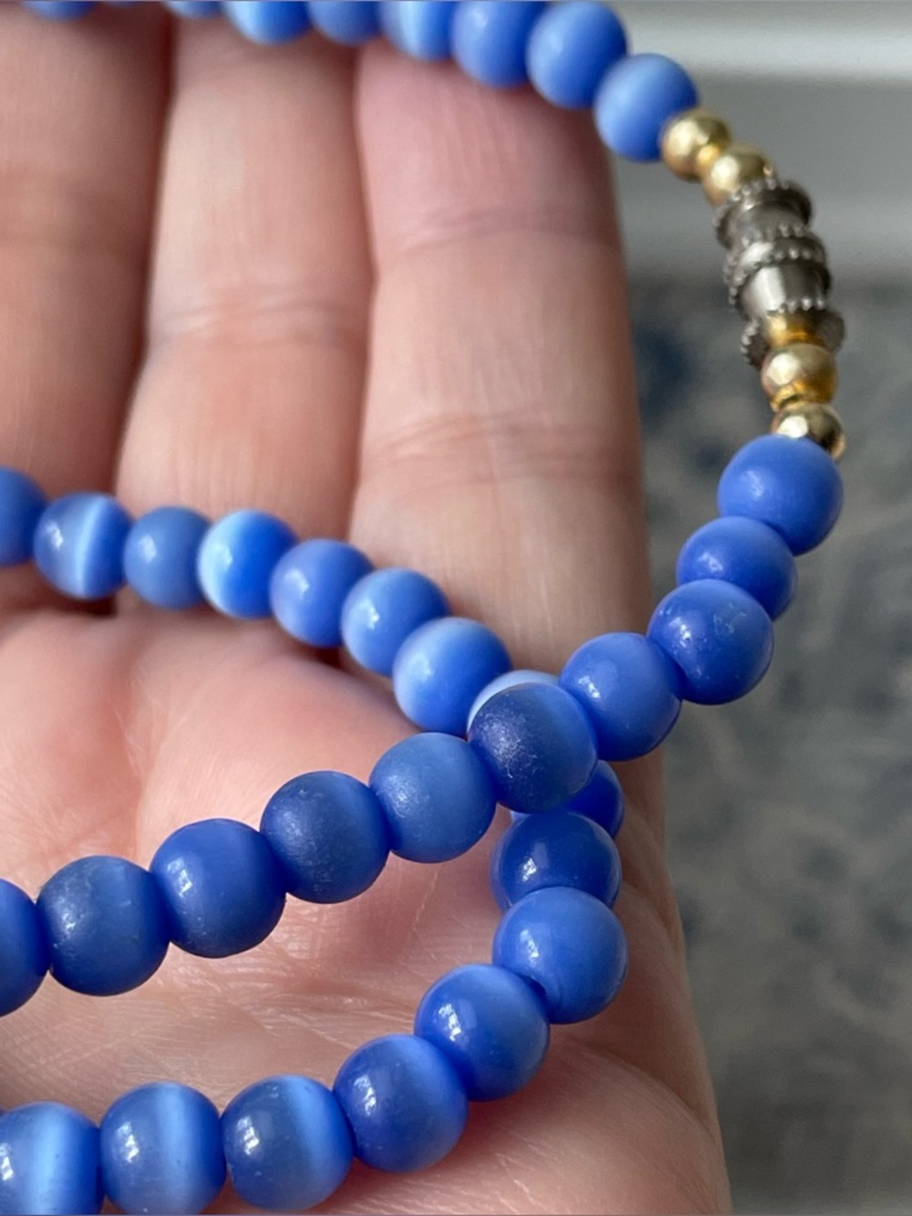 Vintage blue cats eye beaded choker necklace barrel clasp